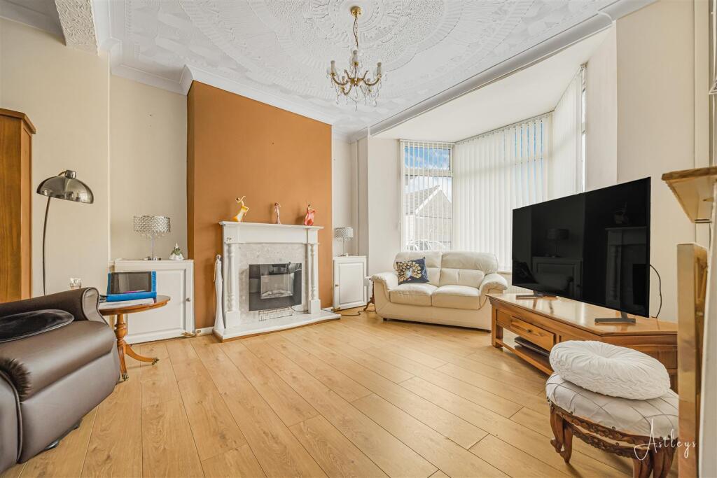 Living Room/Dining Room