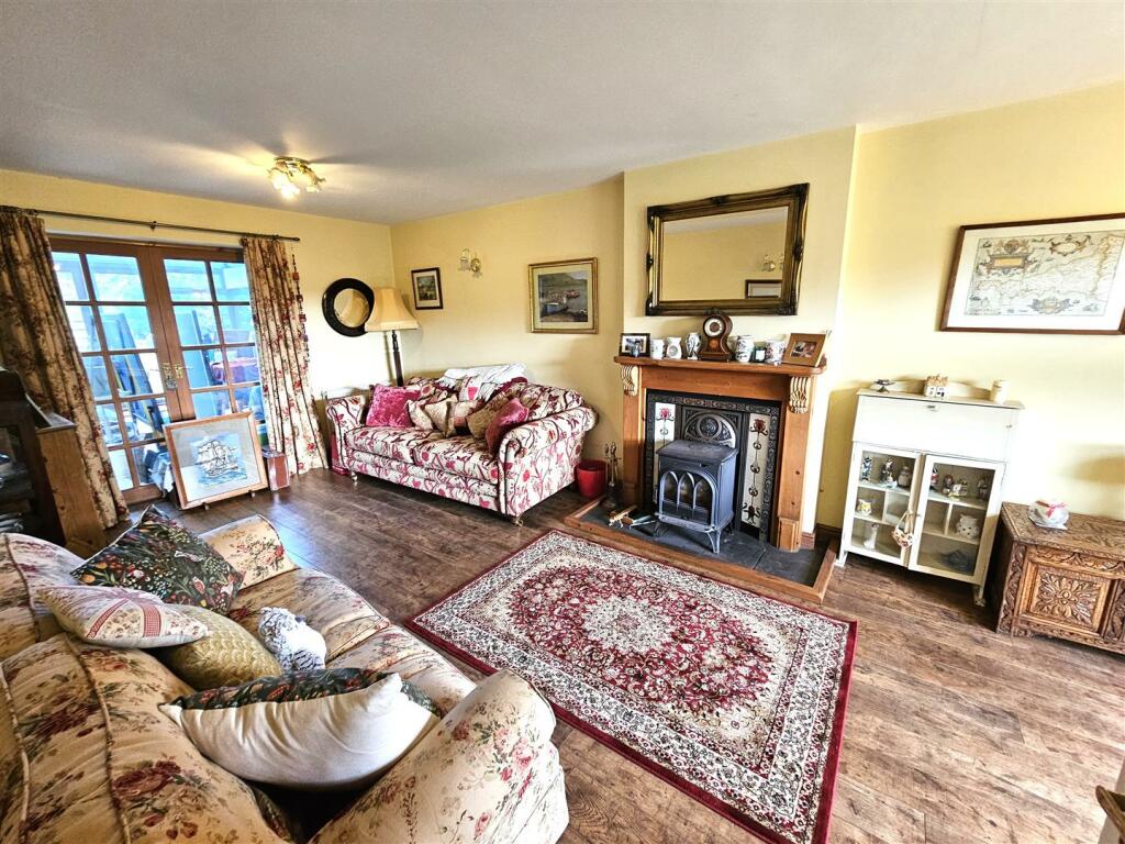 Living Room.jpg