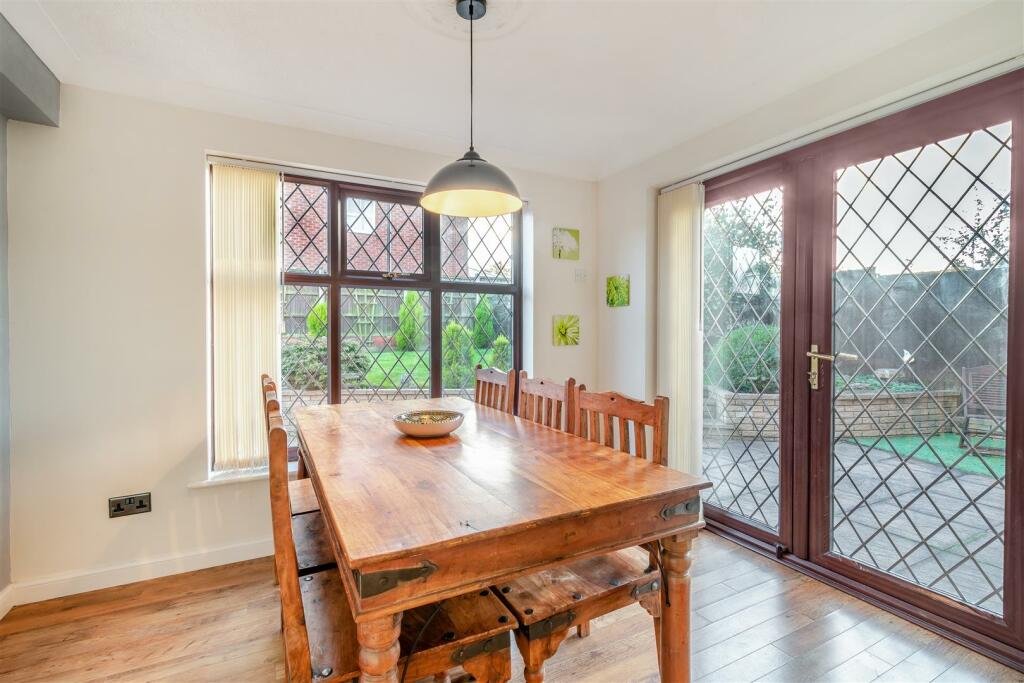 8576940-interior02.jpg