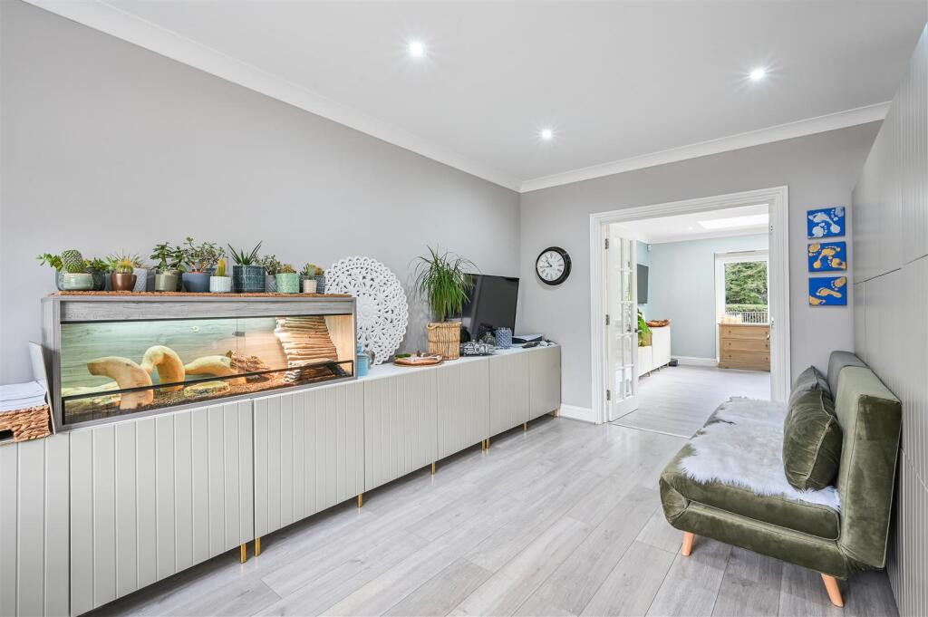 NORTH VIEW CRESCENT,  (10).jpg