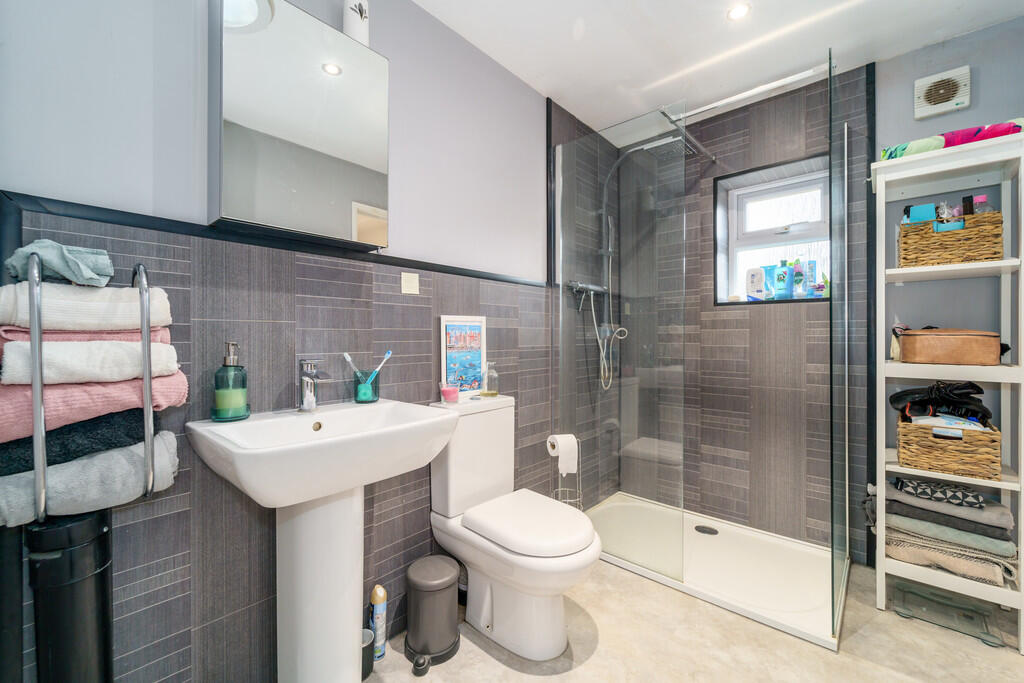 Shower Room in Bu...