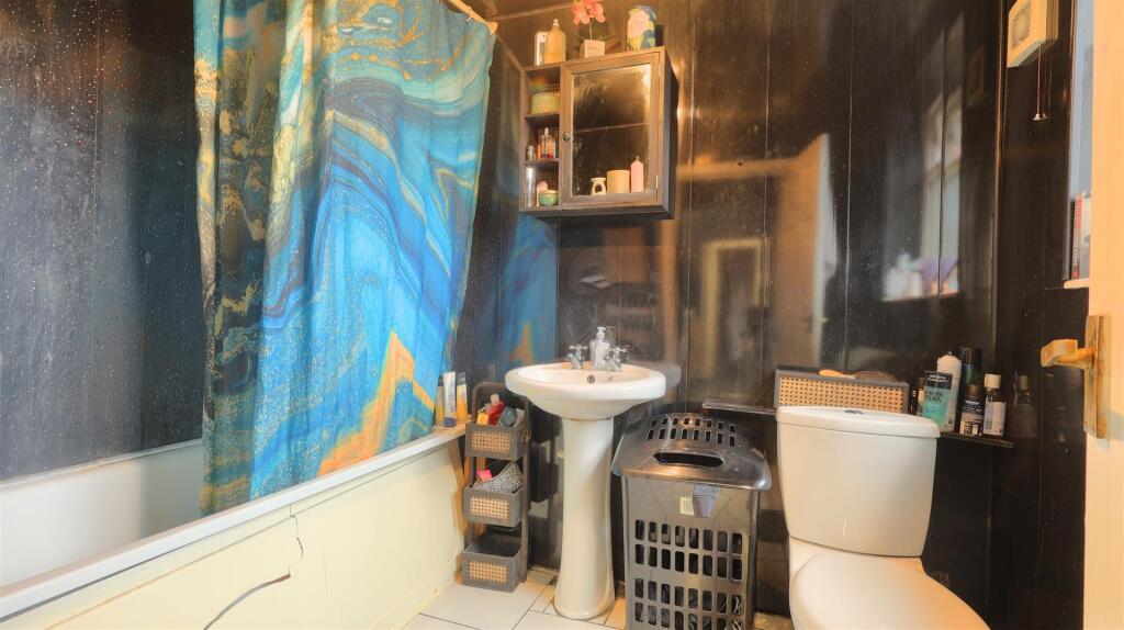 Waterdale Crescent Bathroom