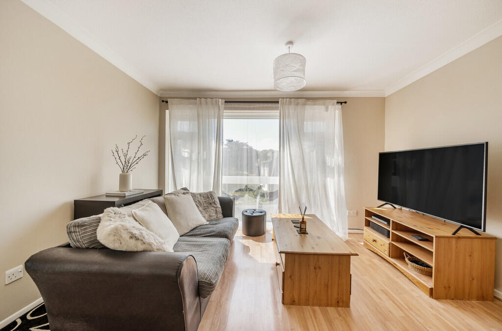 1325116-7-6870eb6...