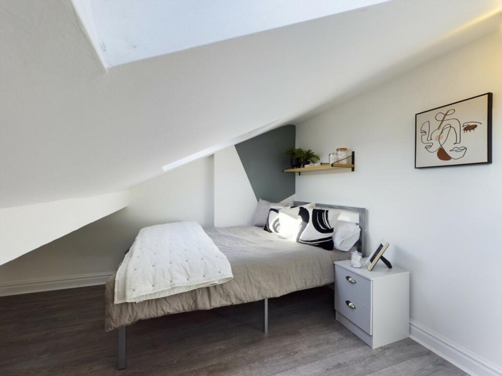 A cozy and inviting double bedroom with ample n...