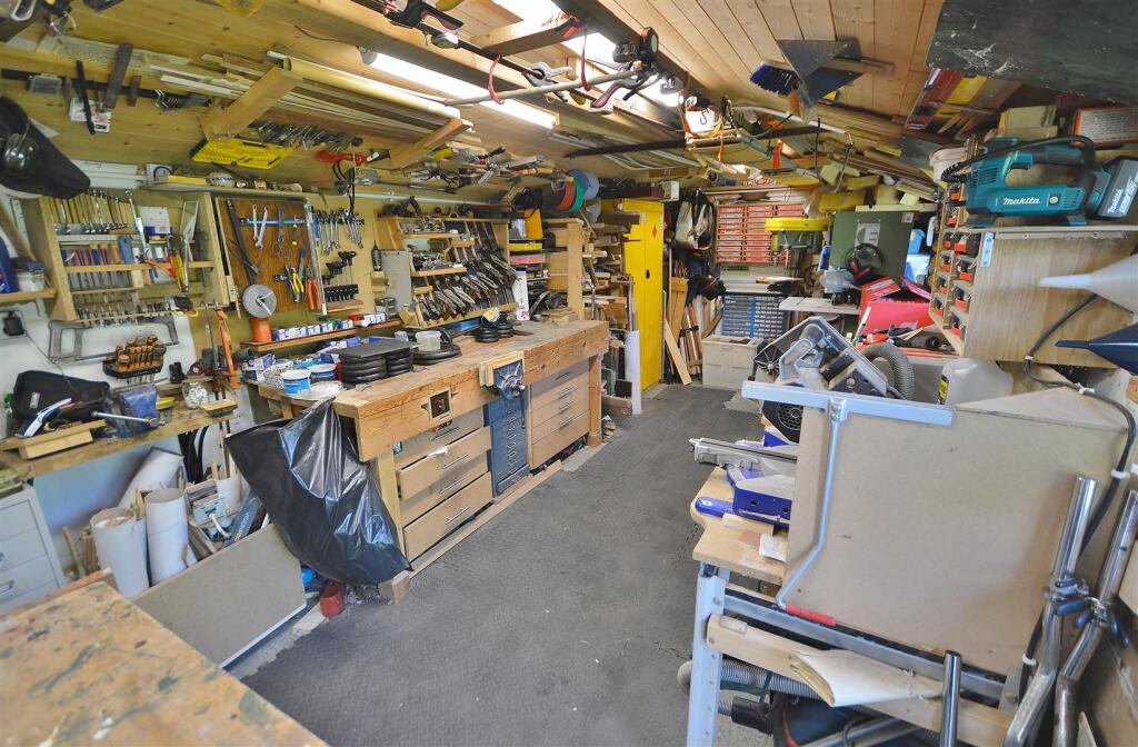 WORKSHOP/GARAGE