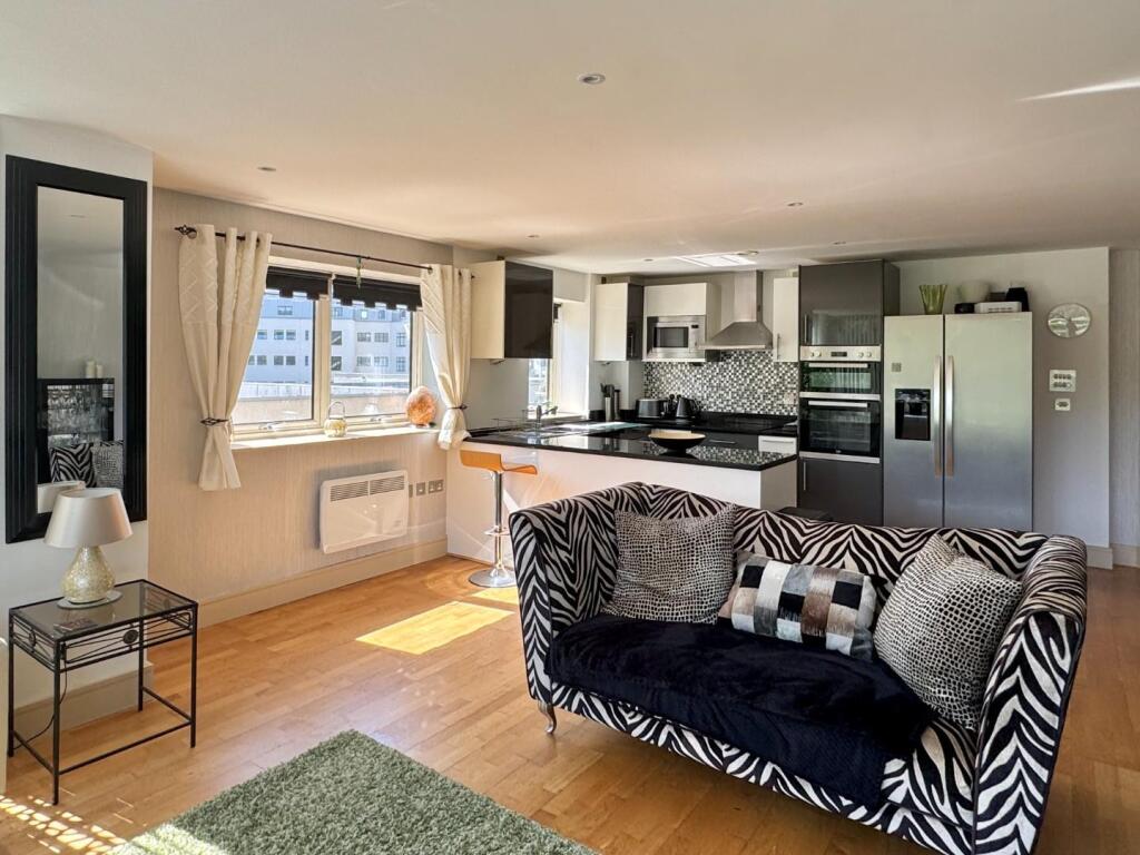 Lounge/Dining/Kitchen