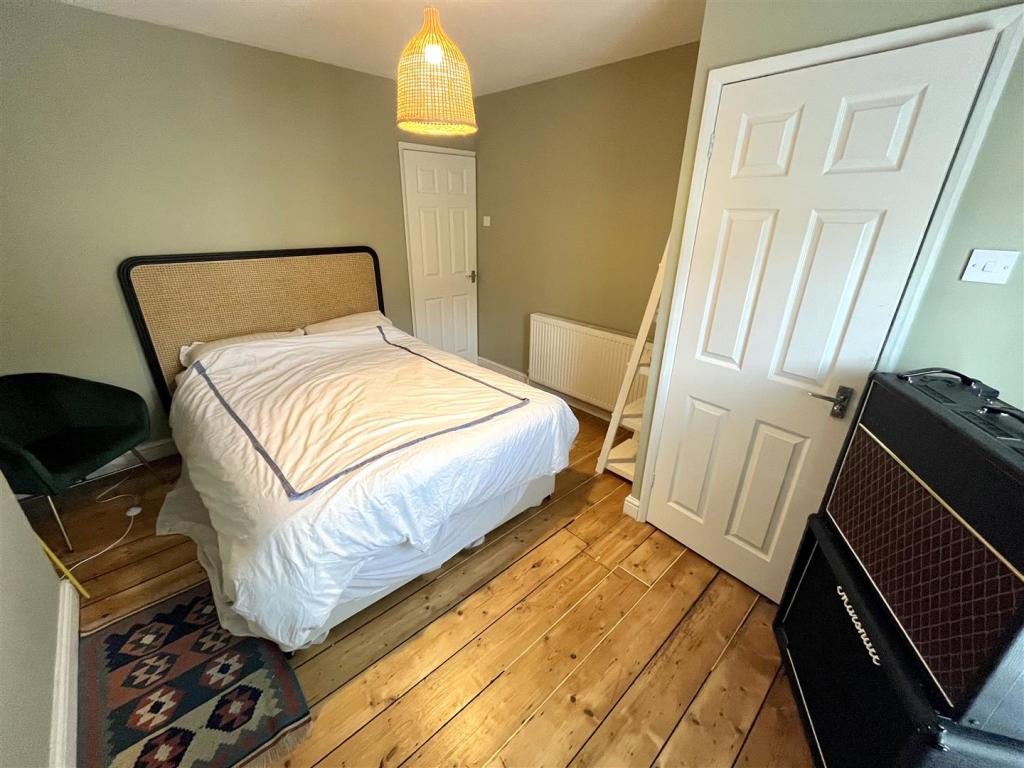 Bedroom 1 Aspect 2.jpg