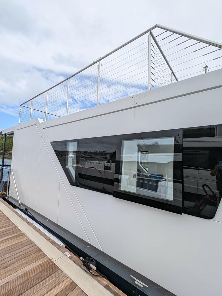 7c904b95-1c03-436...