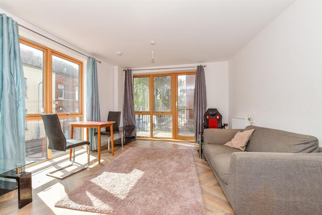 Lounge/ Diner/ Kitchen