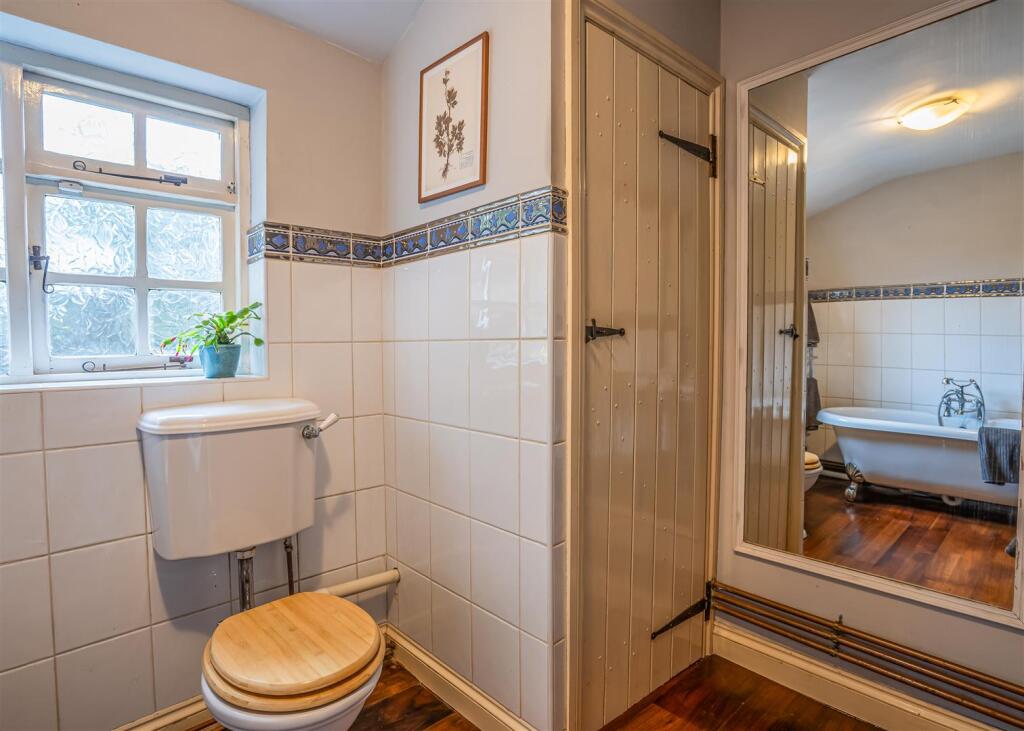 Walnut tree Cottage-Bathroom.jpg