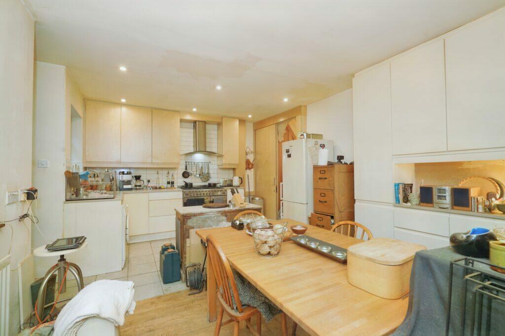 67 Lees Road - Kitchen