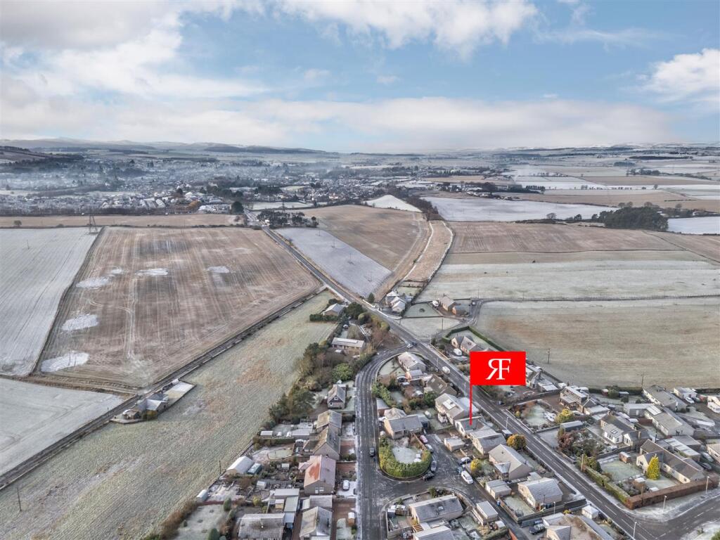 8 Restenneth Place Forfar-5.JPG