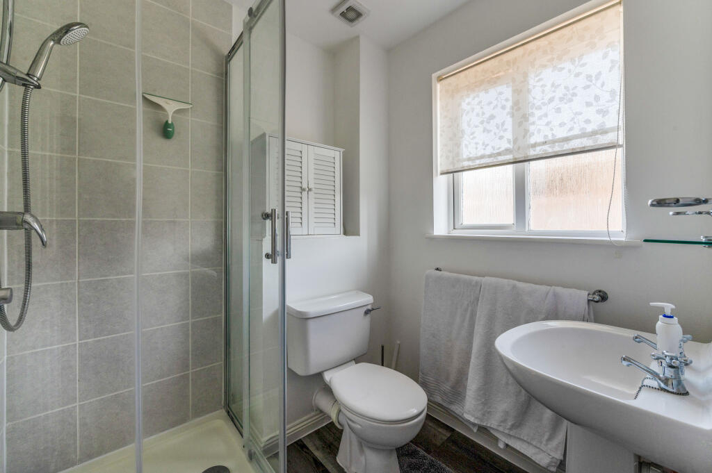 22lennoxclosechaffordhundredgraysrm166ap11