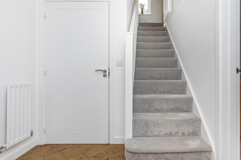 Bramleys Estate Agents - Holly Way - Honley (30).j