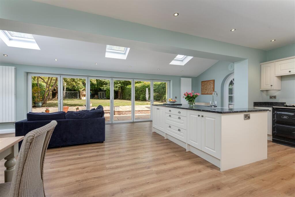 Kitchen Dining 1.jpg