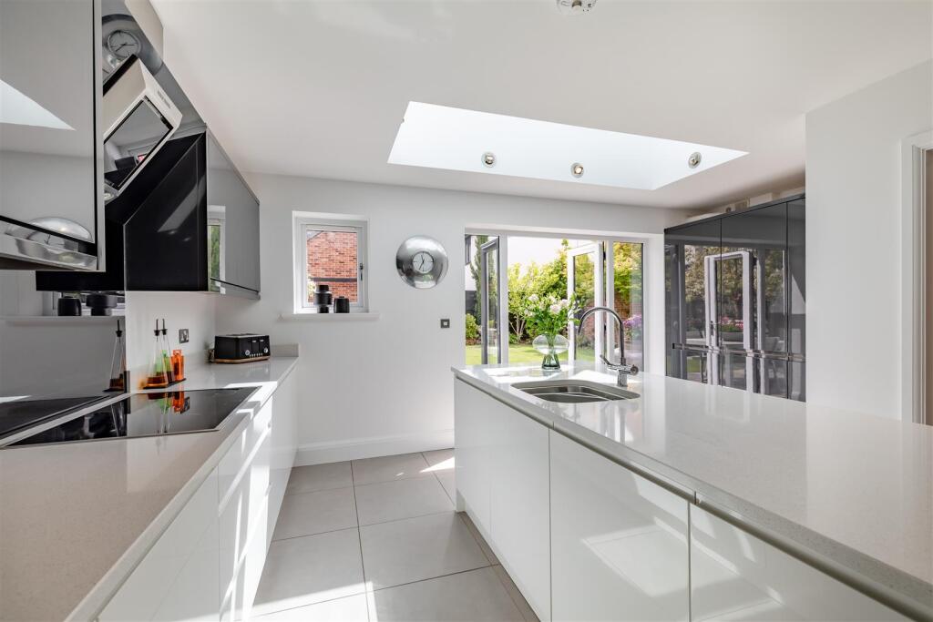 8655287-interior44.jpg