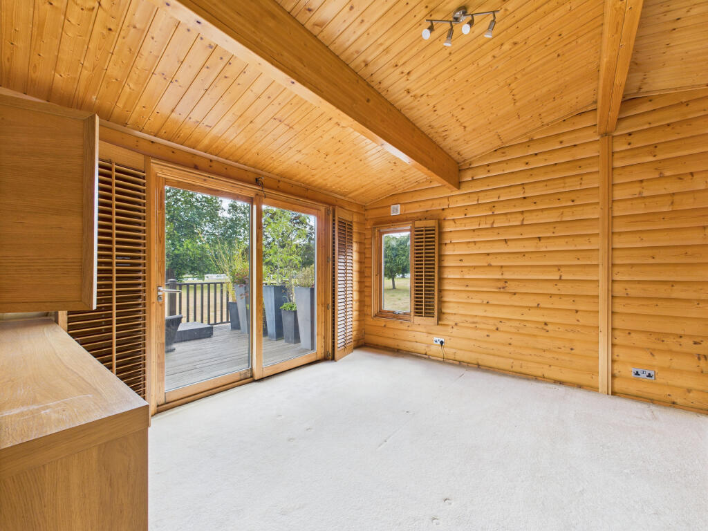 CAM01354G0-PR0557-STILL004