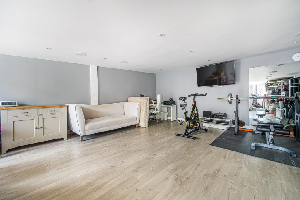 Living Room / Gym