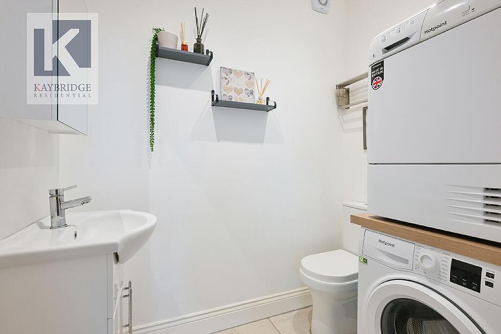 Stoneleigh Avenue, Worcester Park - KT4 8YB