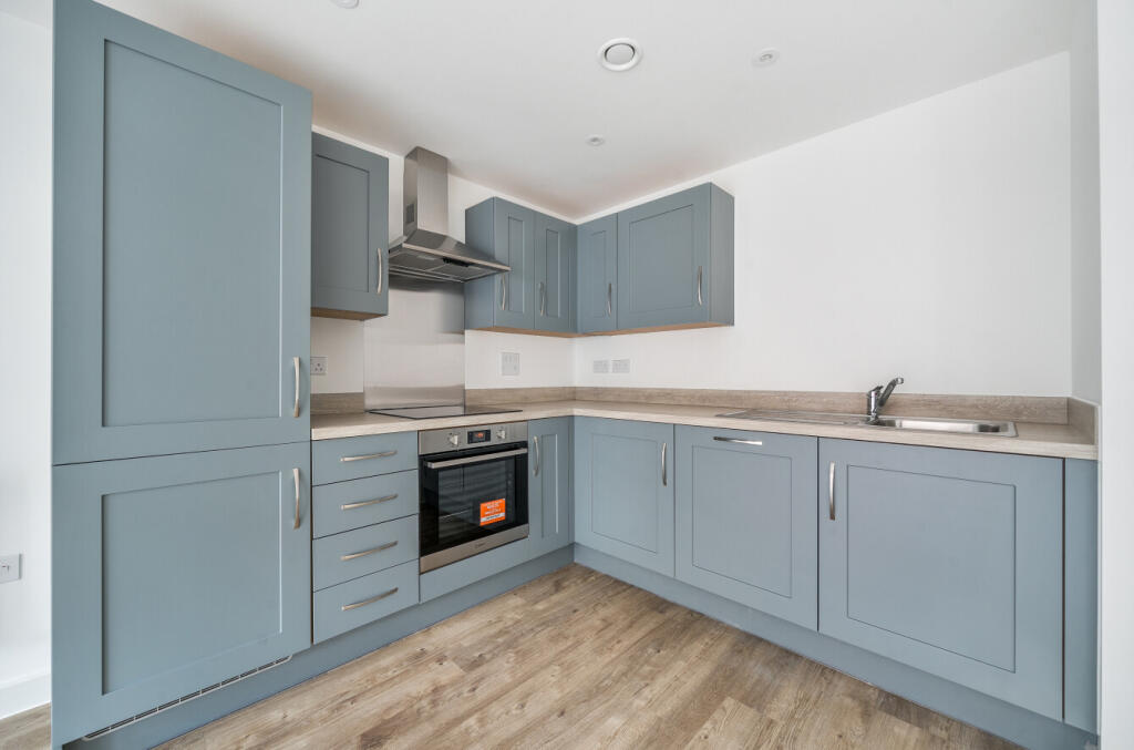 1370510-11-68ef9f...