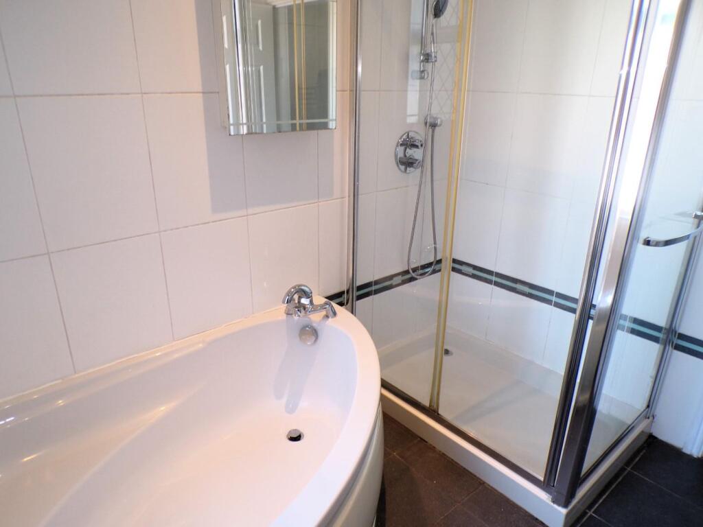 ARE293newbath2.JPG