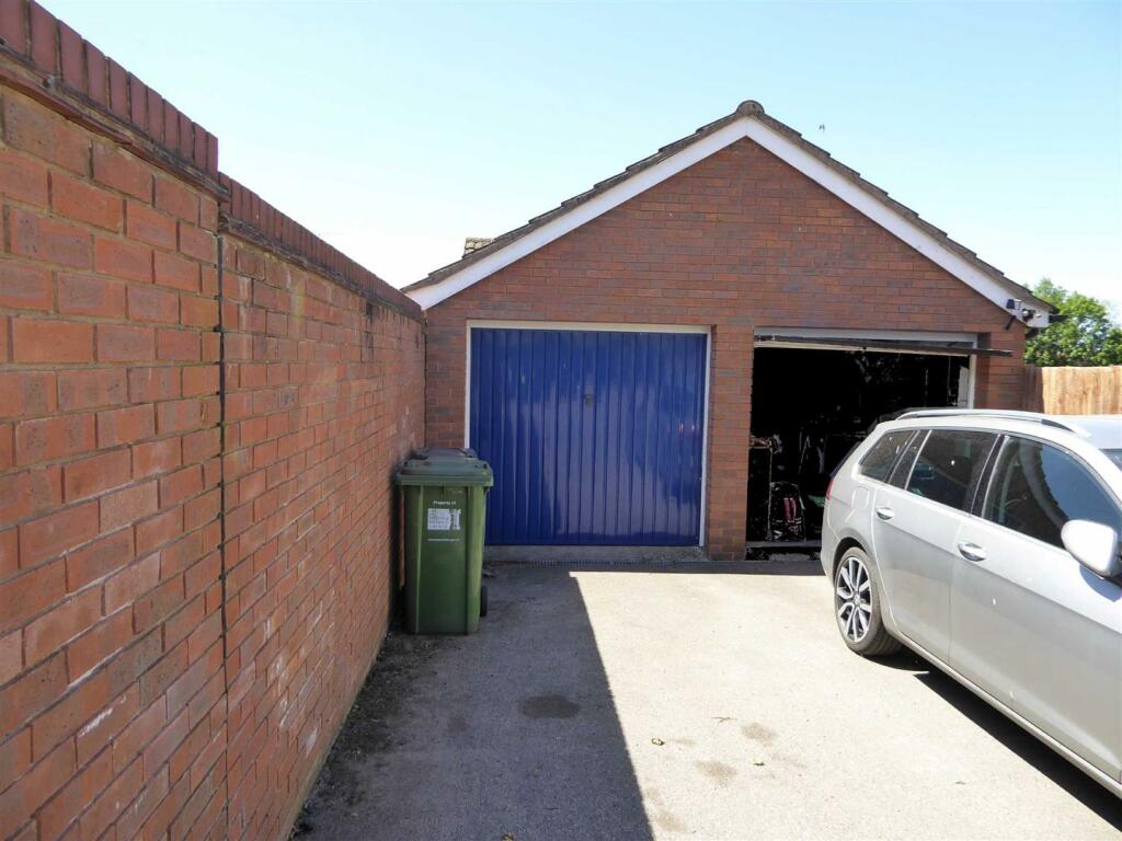 Garage to rear