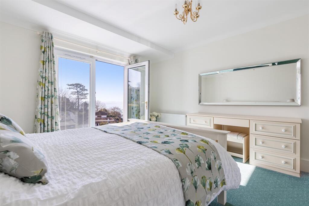 A33 - Rock Edge Rock End Avenue Torquay - 250304.j