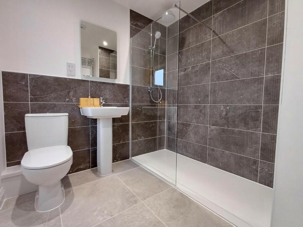 En Suite Farnborough.jpeg