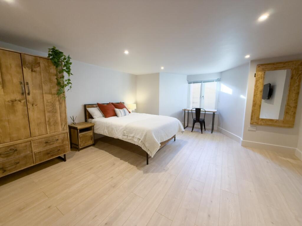 Bright, spacious bedroom with a comfortable dou...