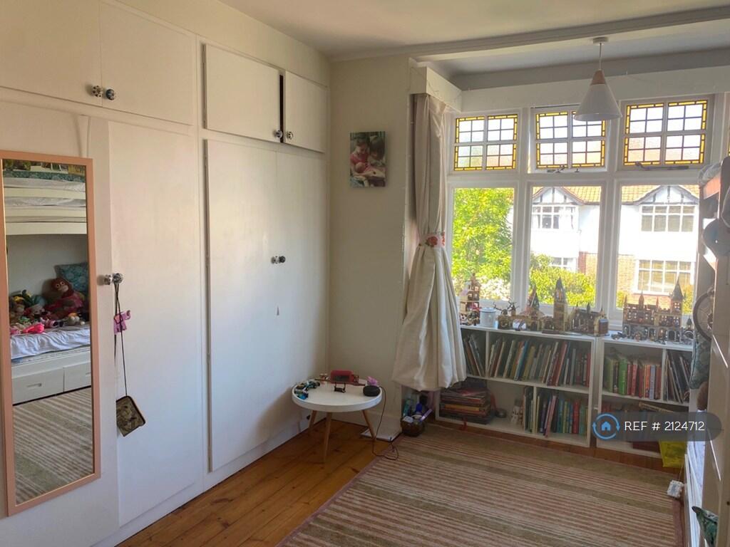 Big Bedroom 4 ( Another Configuration) 