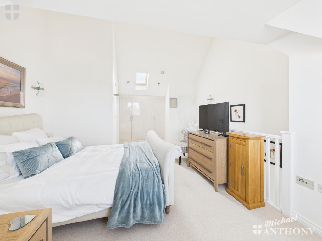 CAM03852G0-PR0460-STILL011