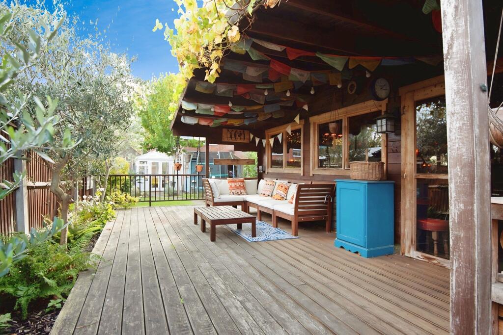 Garden Room and Decking