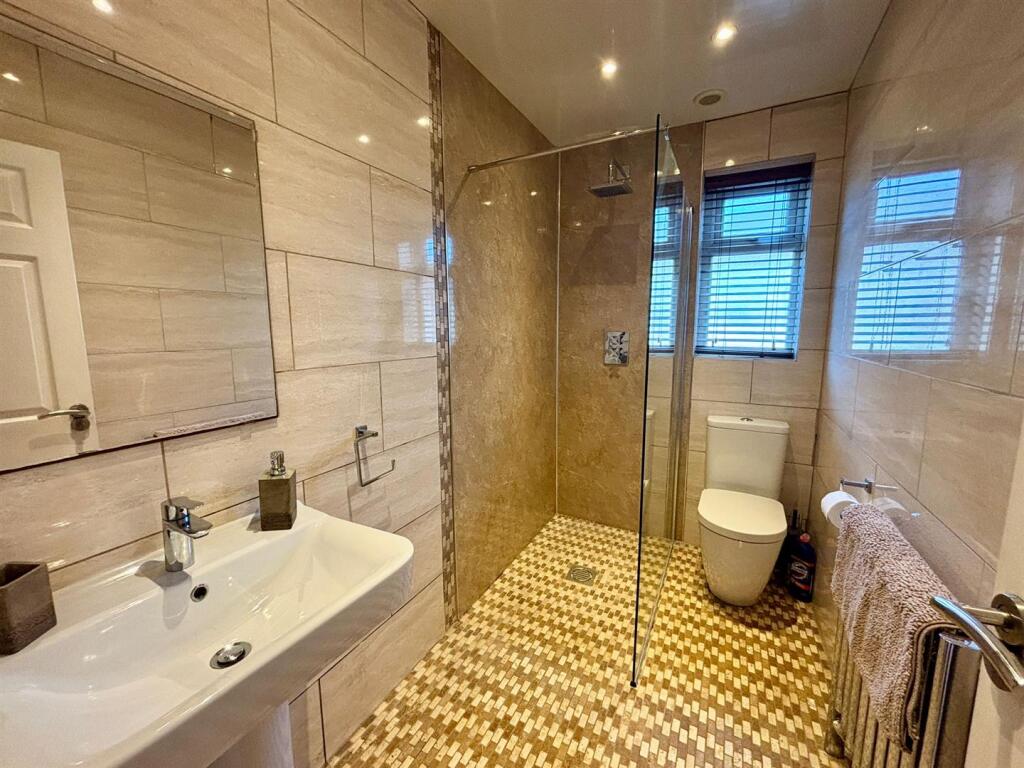Deans Bathroom.jpg