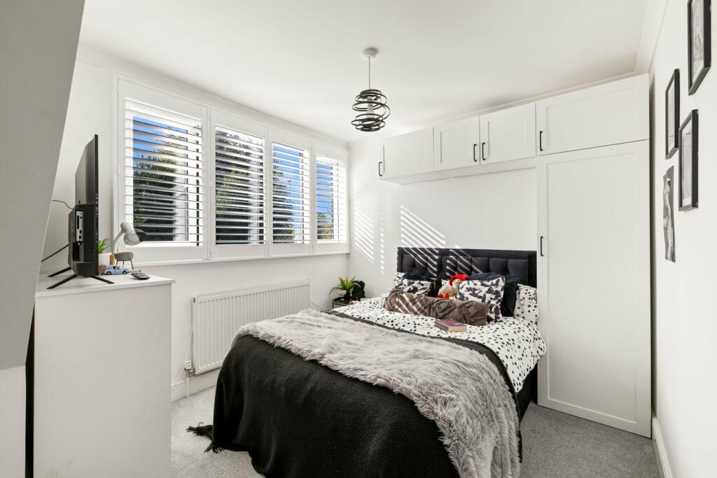 BEDROOM 4