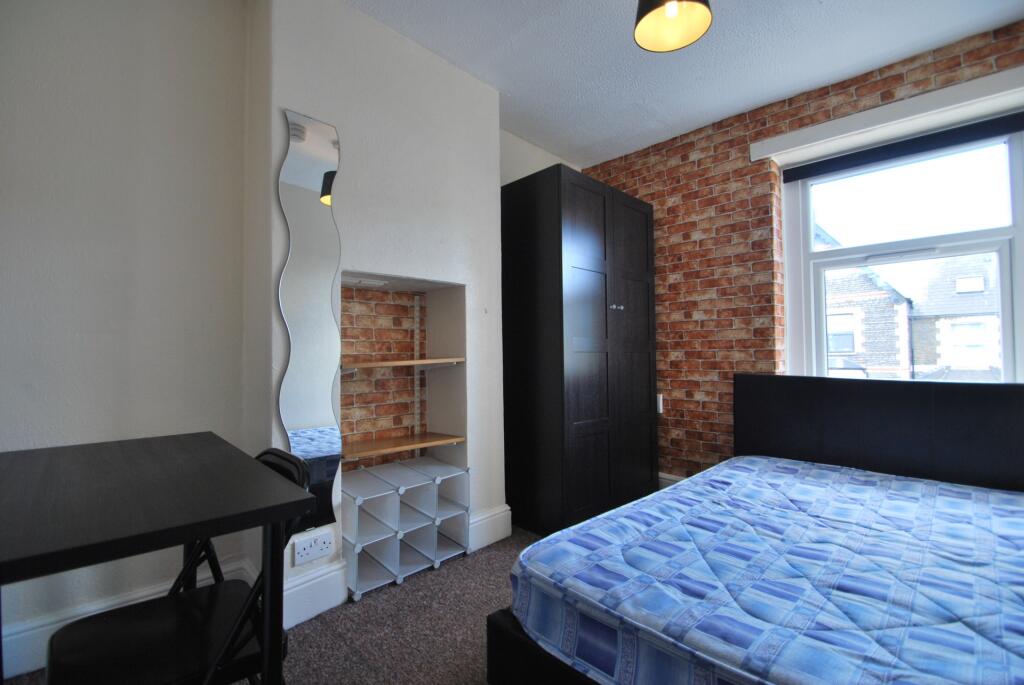 Photo 12
