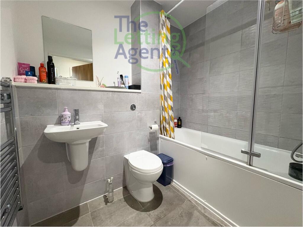 Bathroom (temporary photo)