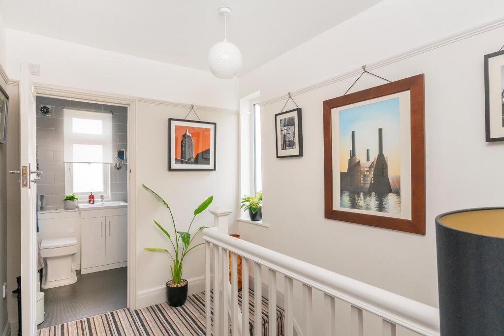 0J7ABN - Landing A.jpg