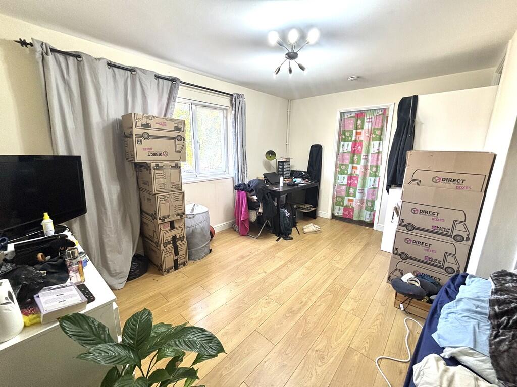 Bedroom/Living ar...