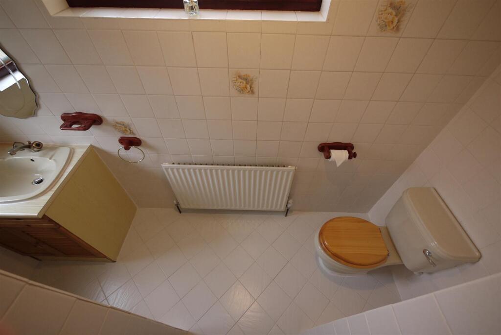 DOWNSTAIRS SHOWER ROOM