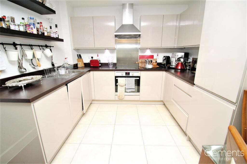 9789525e-KITCHEN 201.JPG