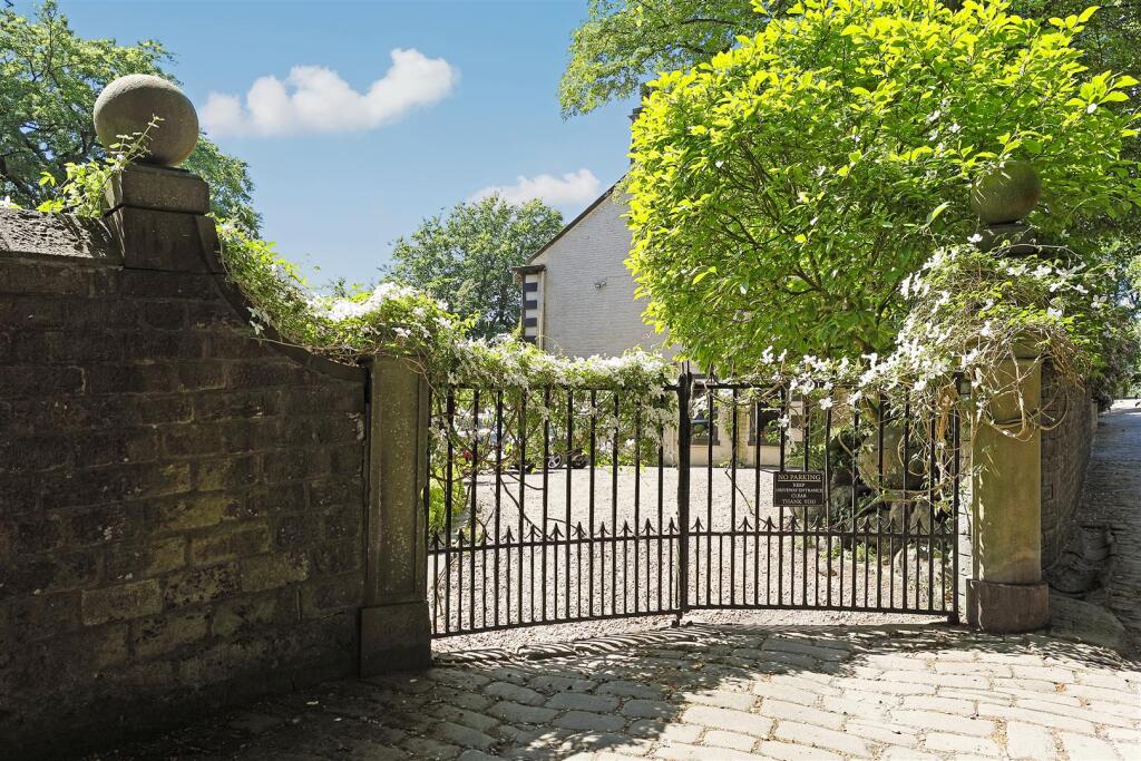 Brockwell House P.89.Photoneg.co.uk.jpg