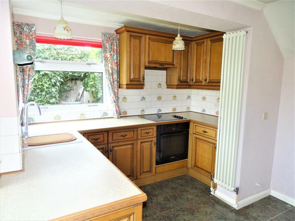 GOOD SIZE KITCHEN