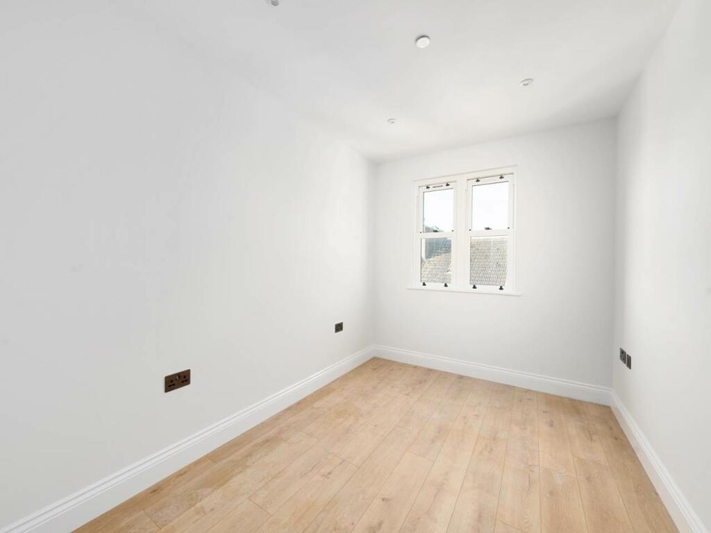 Bedroom 2 (F12)