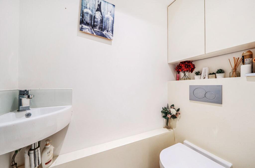 SEPERATE CLOAKROOM