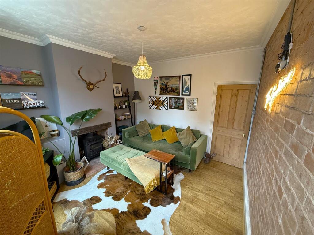 Living Room B.JPG