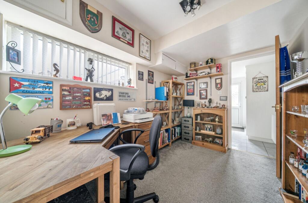 1304929-18-6842045c0f74f