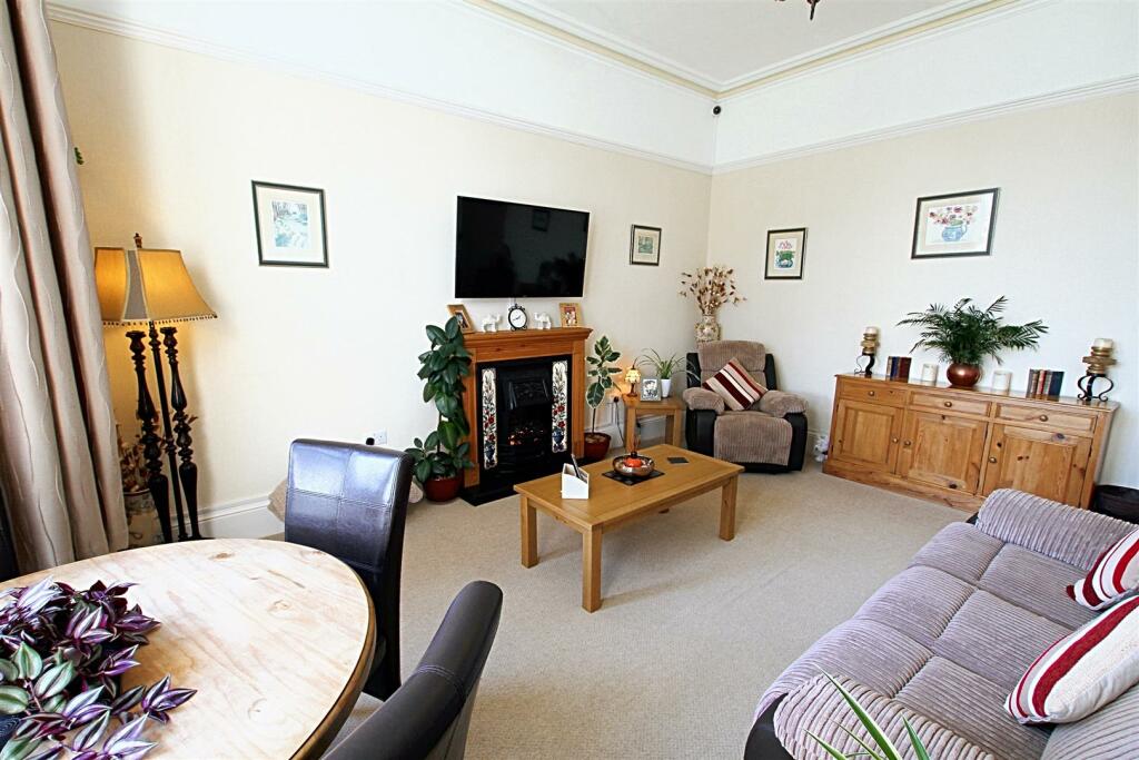 living room/dining room