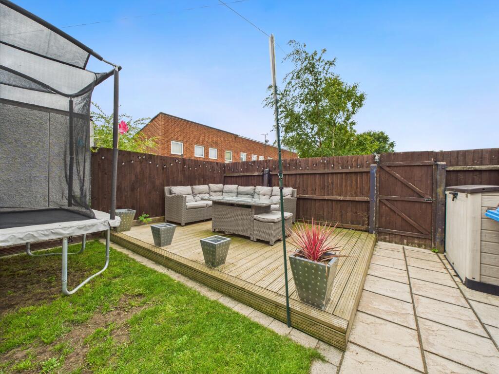 CAM04825G0-PR0142-STILL008