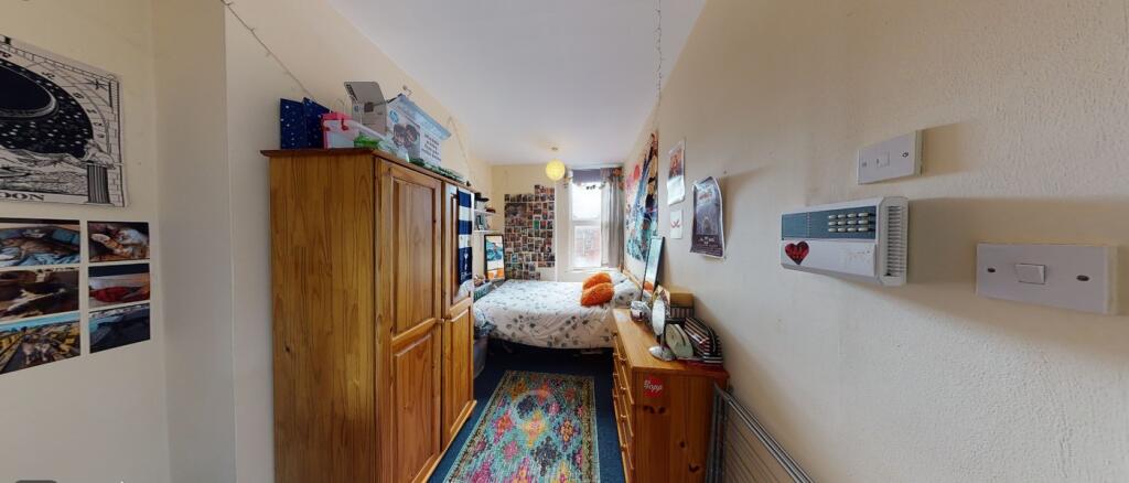 A cozy and inviting double bedroom featuring vi...