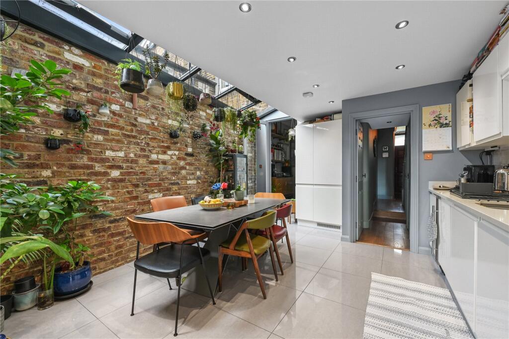 Kitchen/ Dining Room